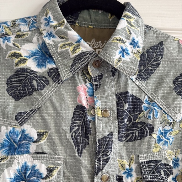 Wrangler 20X floral top - Picture 2 of 4